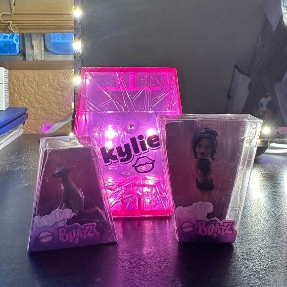KYLIE X BRATZ - Picture 4 of 6